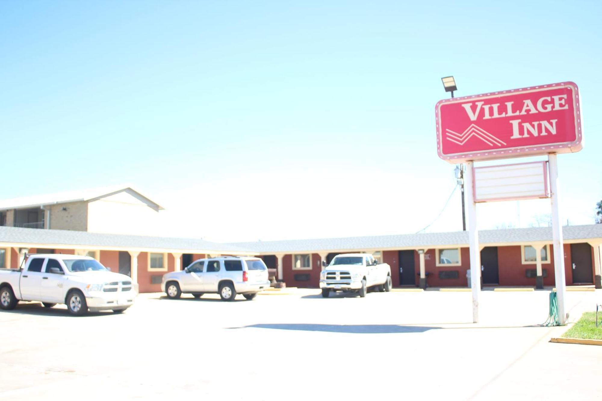 Village Inn קוטולה מראה חיצוני תמונה