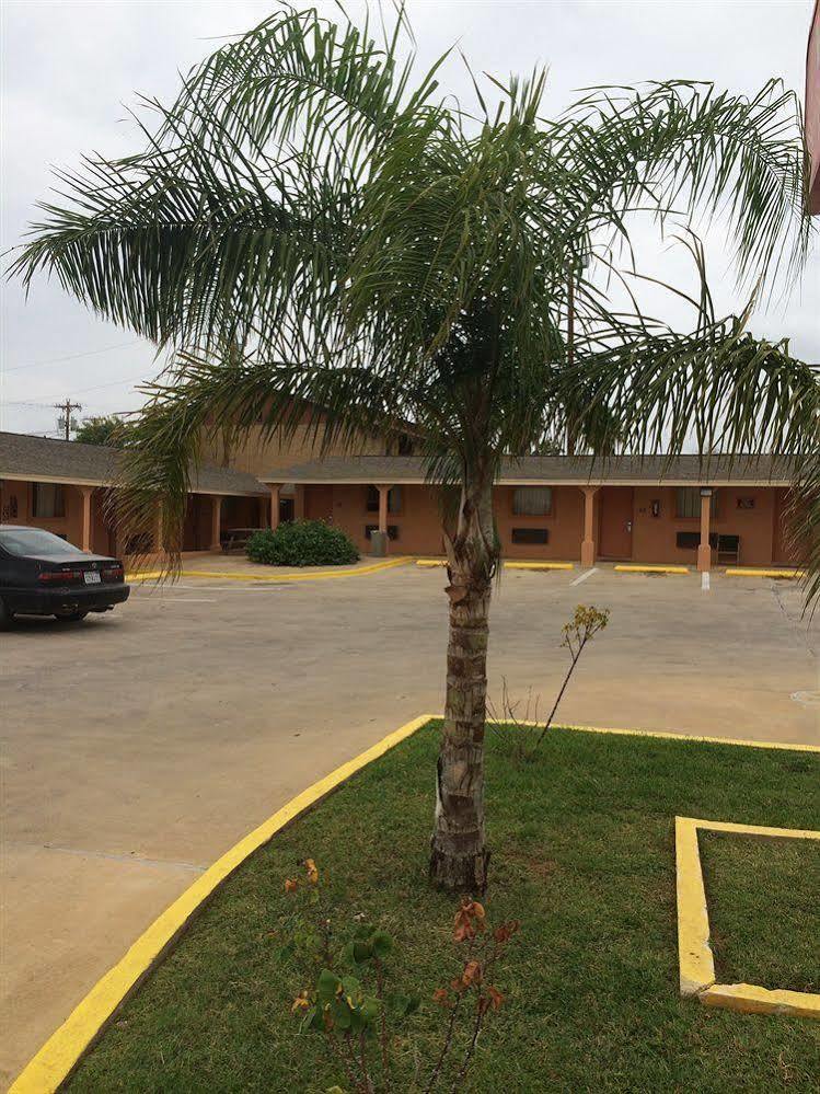 Village Inn קוטולה מראה חיצוני תמונה