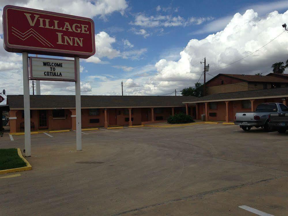 Village Inn קוטולה מראה חיצוני תמונה